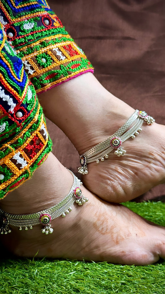 Lustrous Silver Adornment Anklet
