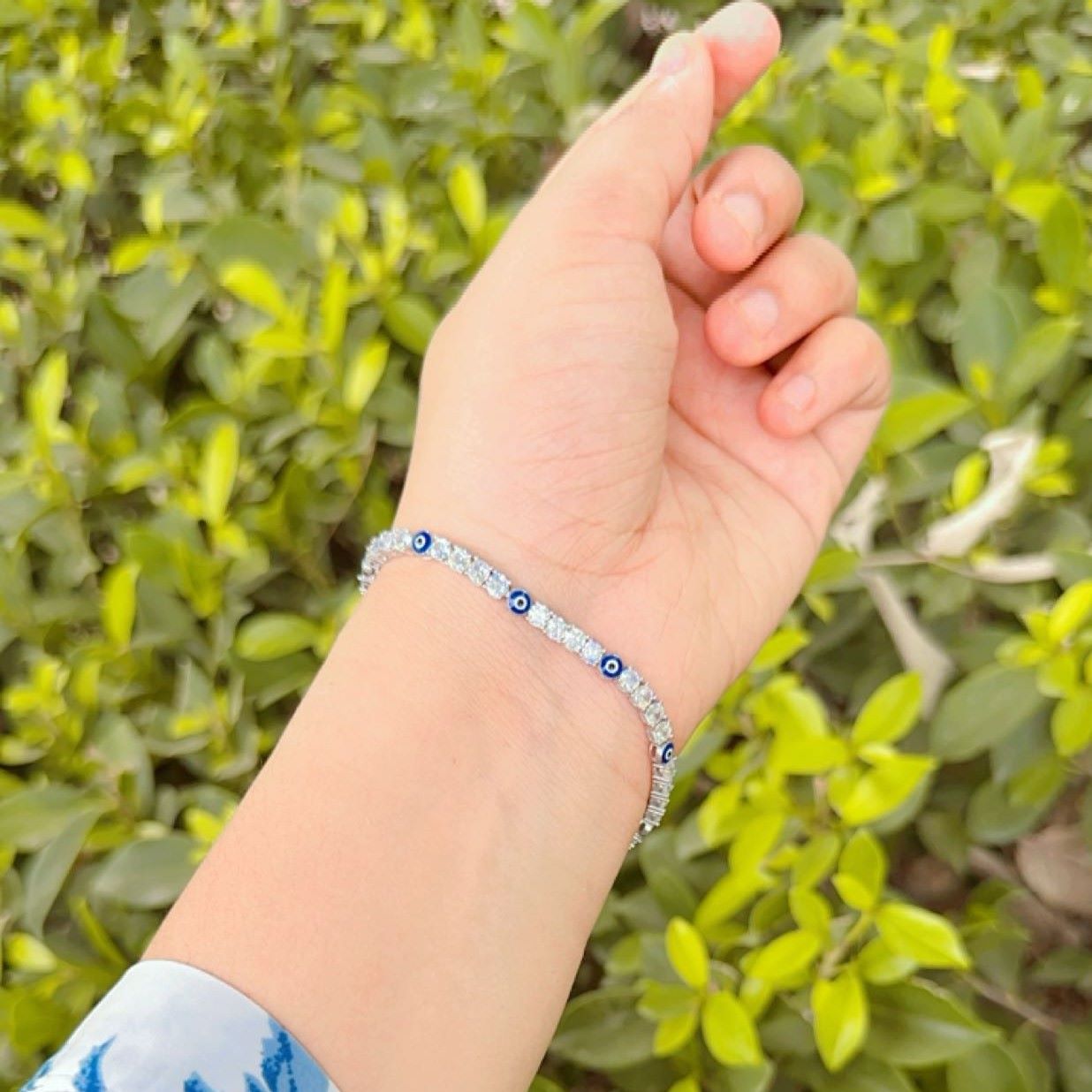 Protector's Gleam Silver Evil Eye Bracelet For Women